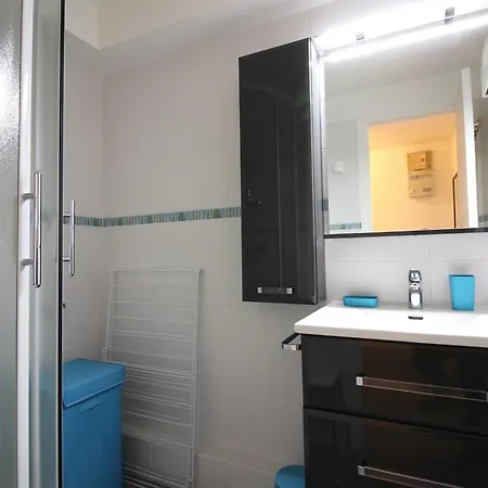 T2 Avec Balcon & Parking, Proche Centre-ville Et Thermes Au - Fr-1-415-153 Apartment